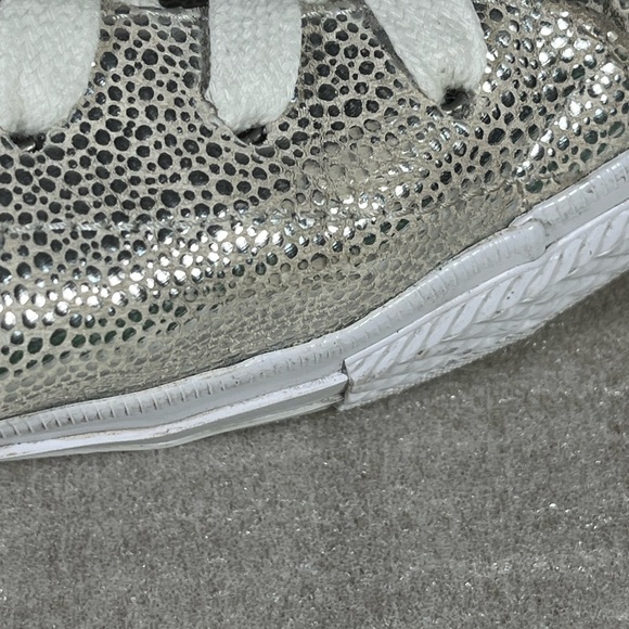 Converse CTAS Silver Metallic Lace Up Sneakers Women's Size 9 - Picture 8 of 10